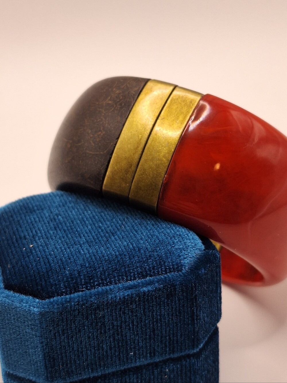 Premier Designs Red and Dark Brown Hinged Bangle Bracelet - Picture 3 of 10